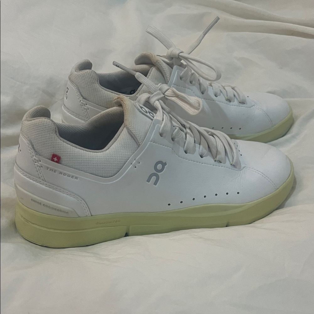 On Running women’s White and Light Green Sneakers